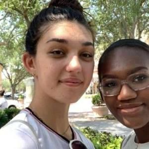 Meet your Posher, Lenaia